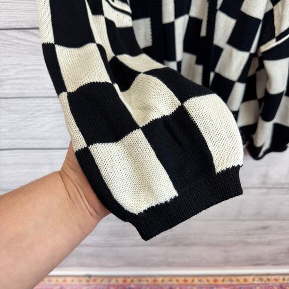 Shein Curve Plus Size Black & White Checkered Oversized Sweater Cardigan Size 5X - Picture 3 of 6